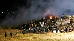 Tüntetők és rendőrök ütközete a Dakota Access Pipeline építése idején