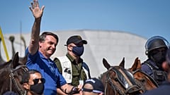 Brésil : le président Bolsonaro annonce avoir été testé positif au Covid-19
