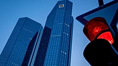 Deutsche Bank: Πρόστιμο 150 εκ. δολαρίων για δοσοληψίες με τον Επστάιν