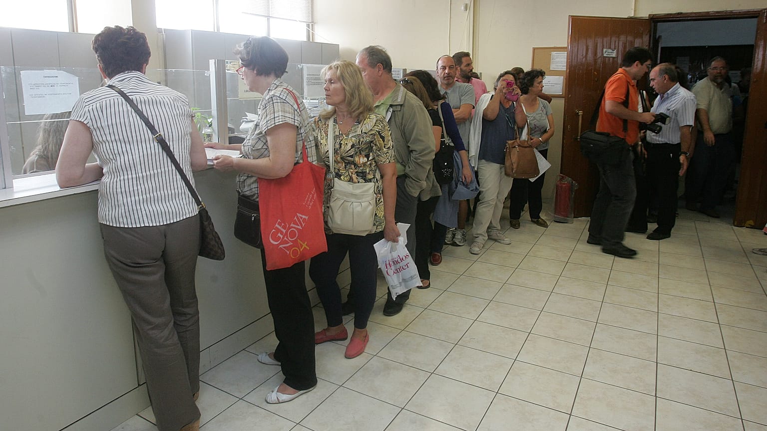 Ελλάδα: Τέλος στην ταλαιπωρία στις εφορίες  - Ηλεκτρονικές πλέον οι συναλλαγές