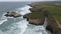 La Praia das Catedrais se queda vacía 