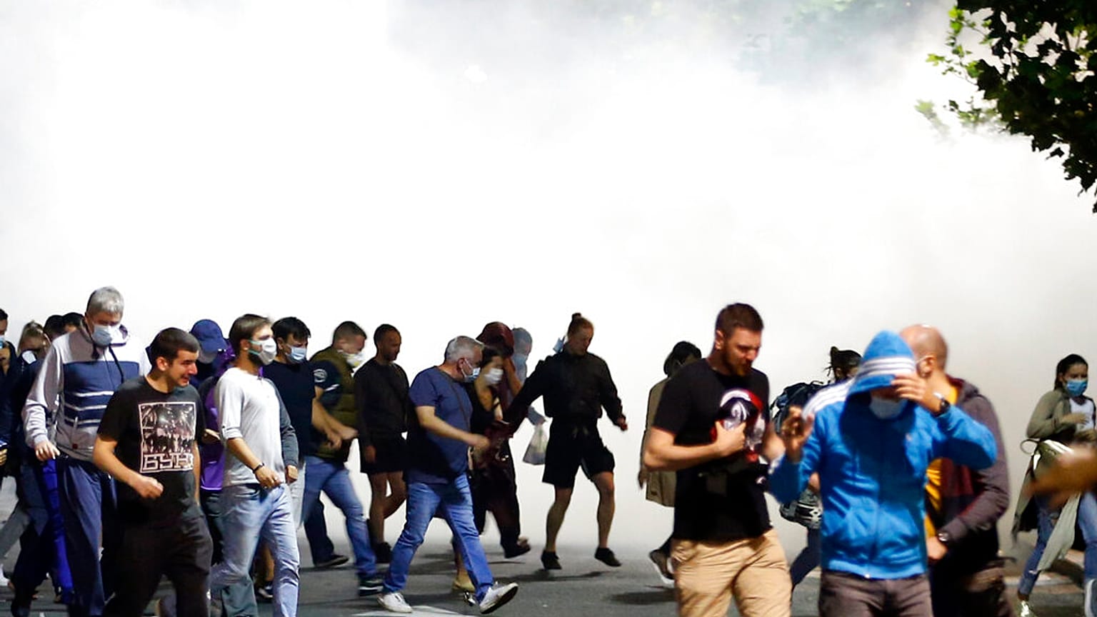 Ο Αλεξάνταρ Βούτσιτς απέσυρε την απόφαση για lockdown στο Βελιγράδι