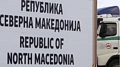 Polizia della Macedonia del Nord trova 211 migranti stipati in un camion al confine con la Grecia