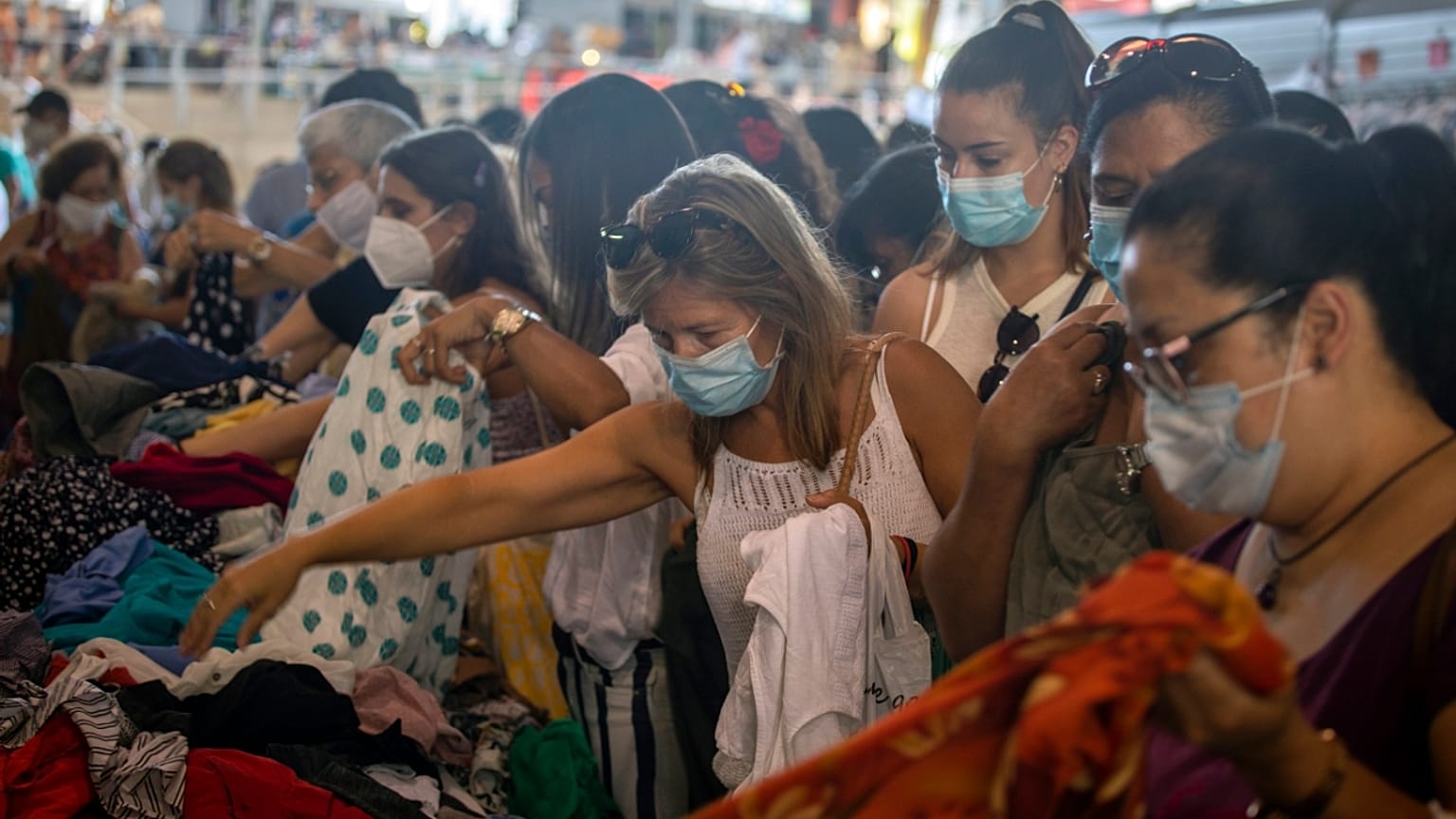 Sur un marché de Barcelone, le 08 juillet 2020