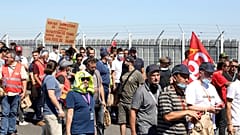 Protesta de los trabajadores de Airbus en las cercanías de Toulouse