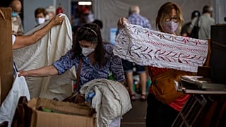 Maskenträgerinnen in Barcelona