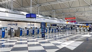 Άδεια τα γκισέ της United Airlines στο αεροδρόμιο του Σικάγο