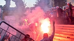 Sırbistan'da Covid-19 önlemleri protesto edildi