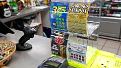 Eğlence olsun diye loto oynayan kadına 50 milyon dolar ikramiye çıktı