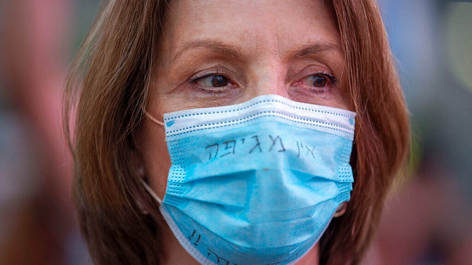 Protest gegen Regierungschef Netanjahu - mit Maske
