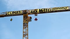 Greenpeace sur le chantier de Notre-Dame de Paris