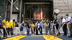 "Black lives matter" davanti alla Trump Tower: la sfida del sindaco di New York, de Blasio