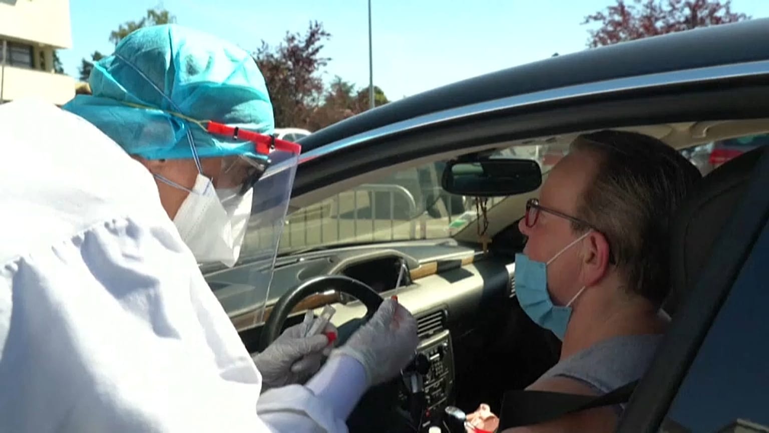 Test pour le Covid-19 à l'hôpital de Laval, en France