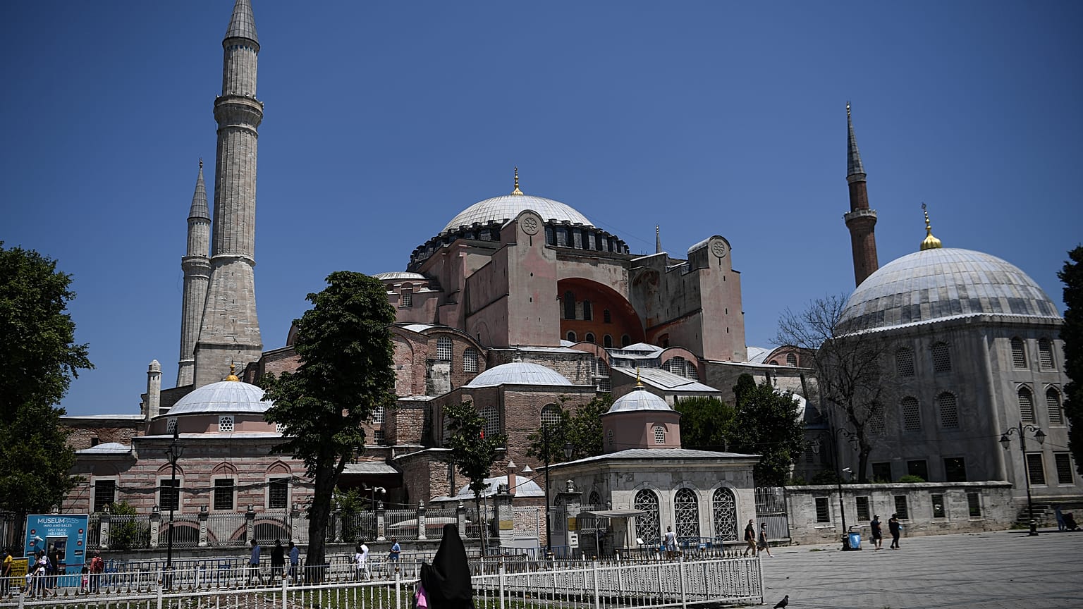 Ξηλώθηκε η ταμπέλα του μουσείου στην Αγία Σοφία - Πομπέο: "Είμαστε απογοητευμένοι"