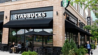 ABD'de Starbucks çalışanı, başörtülü kızın bardağına IŞİD yazdı; konu mahkemeye taşındı