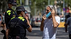 İspanya boş kalan tatil bölgelerine turist çekmek için 40 bin polis görevlendirdi