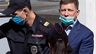Сергей Фургал у здания суда в Москве, 10 июля