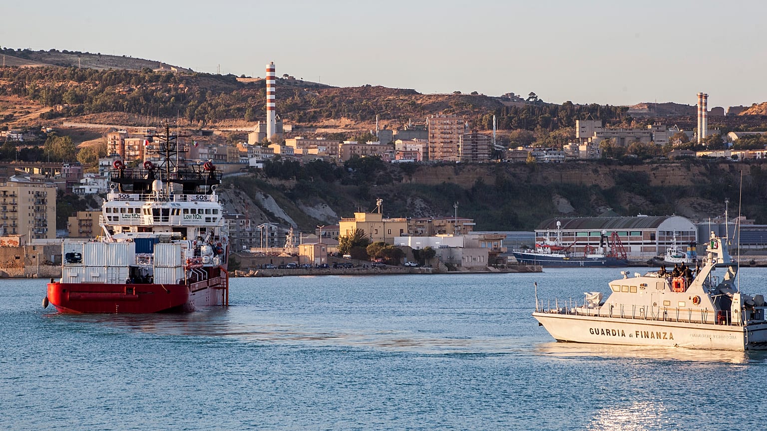 Lampedusa a braços com nova vaga de migrantes