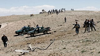 عکس آرشیوی از انفجار بمبی کنار جادهای در ولایت غزنی