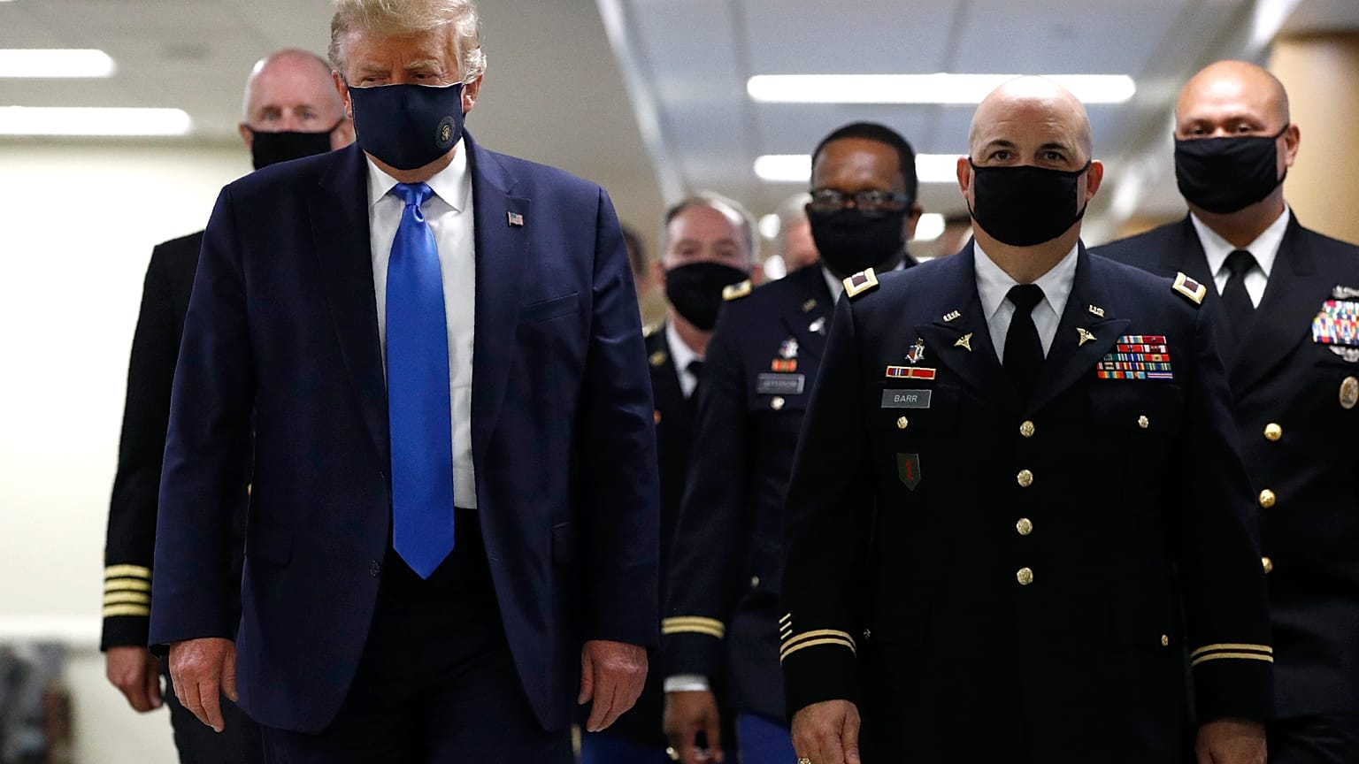 Trump jetzt mit Maske
