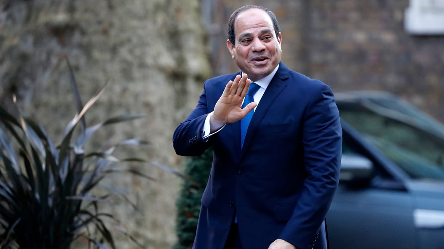 السيسي يعد المصريين بمنح شقق سكنية لكل متقدم