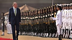 الملك الإسباني السابق خوان كارلوس يفقد مصداقيته مع تزايد شبهات الفساد
