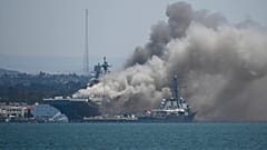 Aux Etats-Unis, un navire militaire s'embrase à San Diego