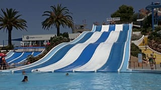Os emblemáticos escorregas do Slide&Splash, em Lagoa, quase sem utilizadores
