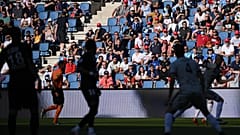 Des spectateurs en tribune dans le stade Océane au Havre pour la première rencontre avec public depuis le confinement, match amical entre le PSG et Le Havre Athletic Club
