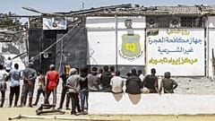 Il centro di detenzione di Tajoura, ad est di Tripoli, bombardato nel luglio 2019 (53 morti, 130 feriti). La Ong Helpcode vi aveva svolto interventi strutturali