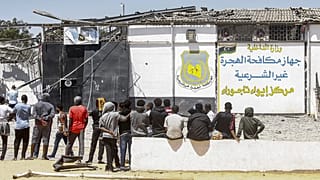 Il centro di detenzione di Tajoura, ad est di Tripoli, bombardato nel luglio 2019 (53 morti, 130 feriti). La Ong Helpcode vi aveva svolto interventi strutturali