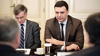 Εισήγηση λοιμωξιολόγων: Πανηγύρια τέλος, εντατικοί έλεγχοι στα σύνορα
