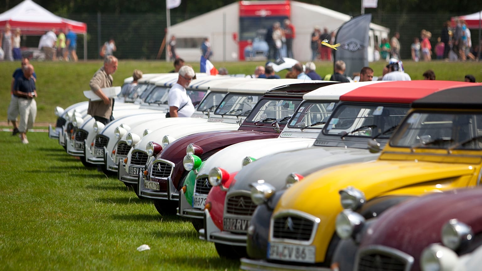 Γαλλία: Το ηλεκτρικό CITROEN 2CV- Ο «ήχος του μέλλοντος»