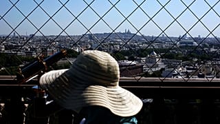 Во Франции могут ввести обязательное ношение масок в том числе и для желающих посетить Эйфелеву башню