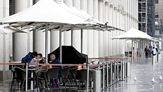 تشديد القيود على حانات سيدني بعد تسجيل إصابات جديدة بكورونا