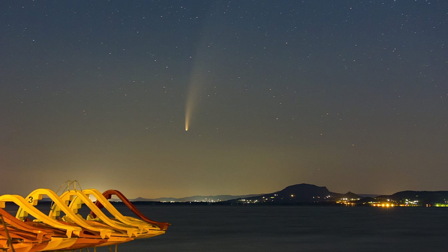 A Neowise üstökös látványa a Balaton-felvidék fölött 