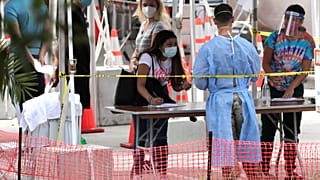 Covid-19: Νέα lockdown σε όλο τον κόσμο καθώς αυξάνονται τα κρούσματα
