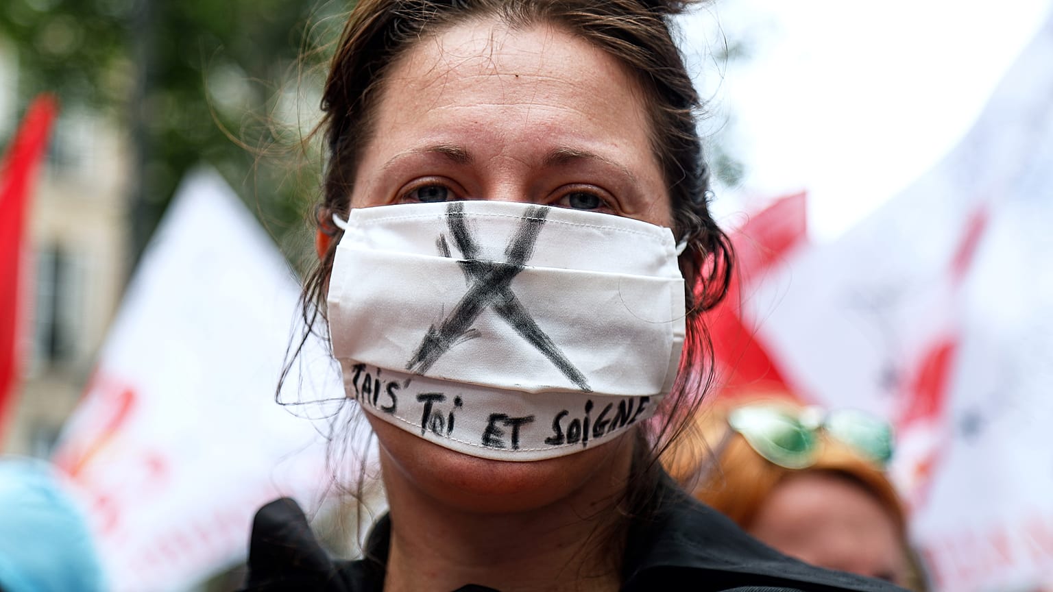 El uso obligatorio de la mascarilla se extiende por Europa