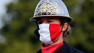 Vigile del fuoco alla cerimonia per il 14 luglio a Parigi