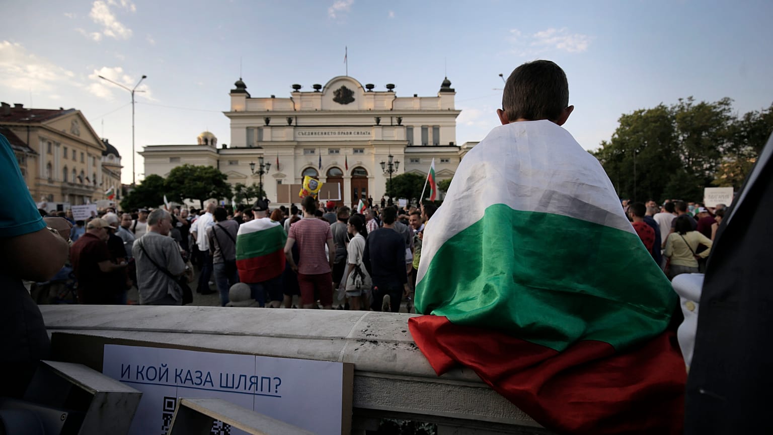 Kilencedik napja tüntetnek a kormányfő és a főügyész lemondásáért Bulgáriában