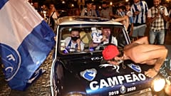 Adeptos do FC Porto libertaram nas ruas as emoções contidas há meses