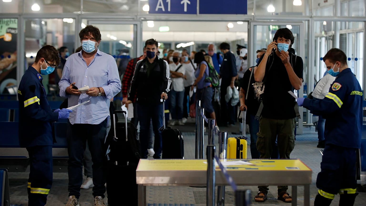 Ελλάδα: Έως το τέλος Ιουλίου τα μέτρα στις παραλίες - Όχι στα πανηγύρια πιθανόν και τον Αύγουστο