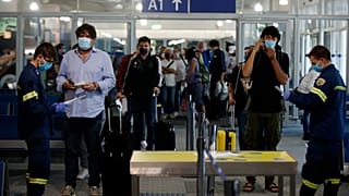 Ελλάδα: Έως το τέλος Ιουλίου τα μέτρα στις παραλίες - Όχι στα πανηγύρια πιθανόν και τον Αύγουστο