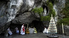 Archivo, misa en la gruta de Massabielle el 12 de abril de 2020