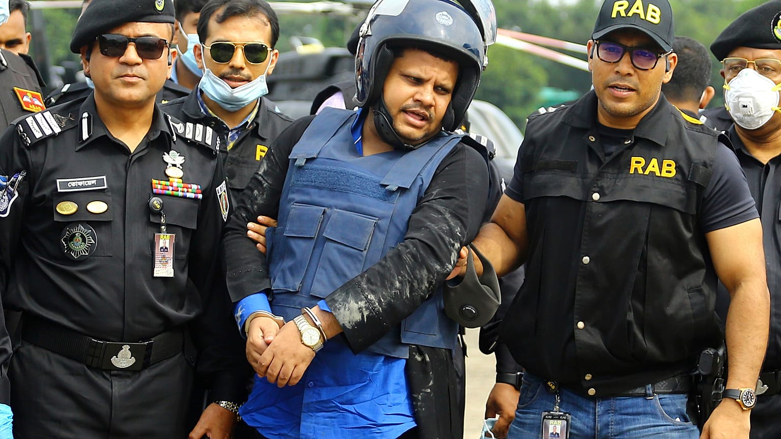 Bangladeşli hastane sahibinin 10 binden fazla kişiye sahte koronavirüs testi yaptırdığı anlaşıldı