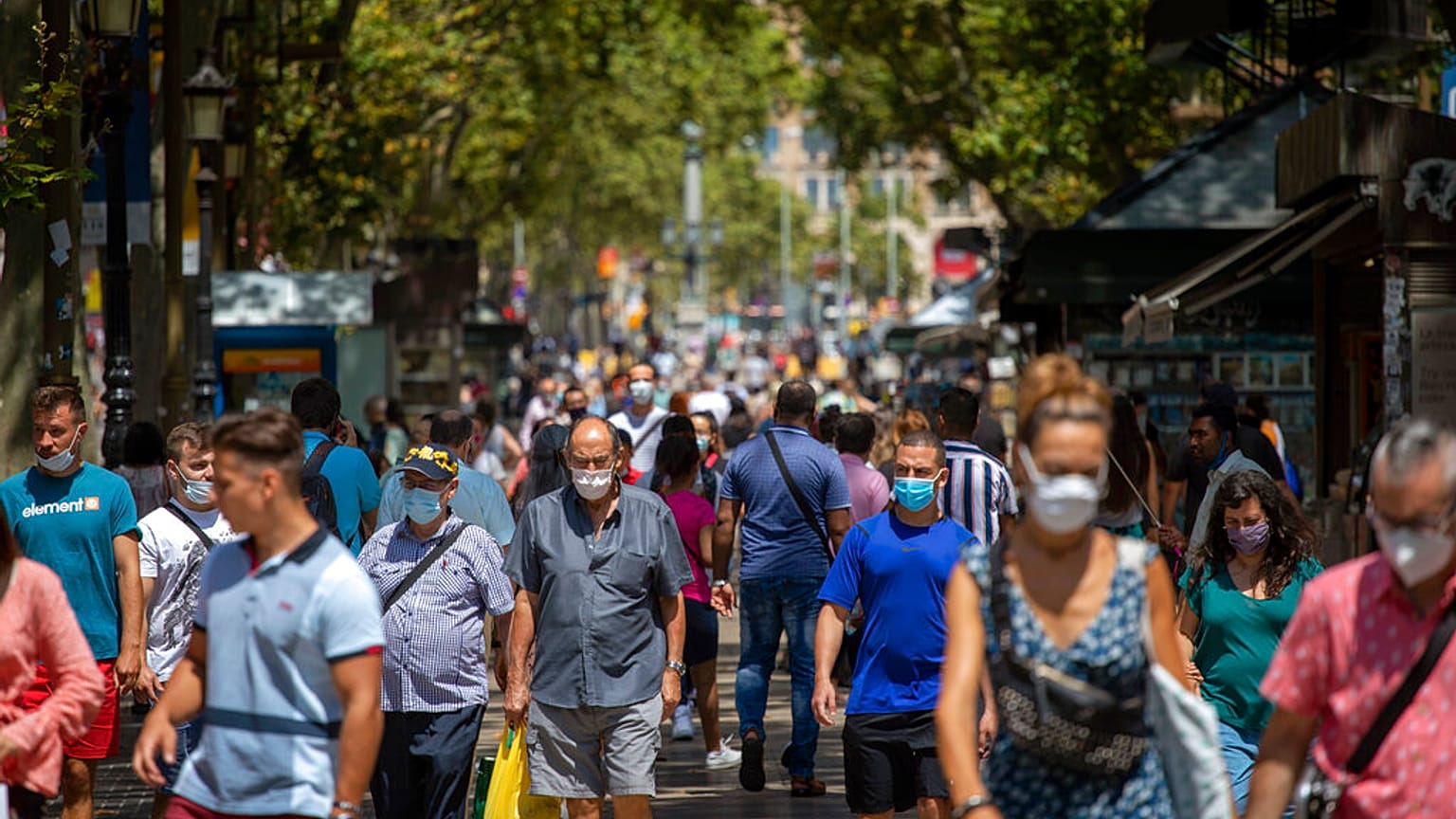 Turistas en el centro de Barcelona este jueves