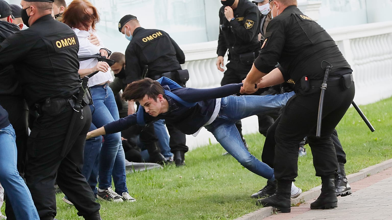 Выборы в Беларуси: "трусость" власти и протесты "от скуки" | #КУБ