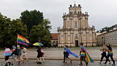 Varşova'da LGBT ayrımcılığına karşı eylem yapan göstericiler, 21 Haziran 2020