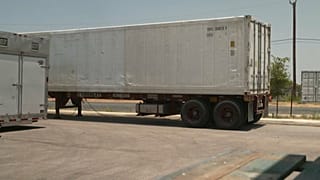 شاهد: تكساس تستعين بشاحنات تبريد لحفظ الجثث تحسباً لزيادة أعدادها