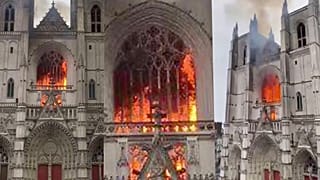 Lángok törnek elő Nantes katedrálisából